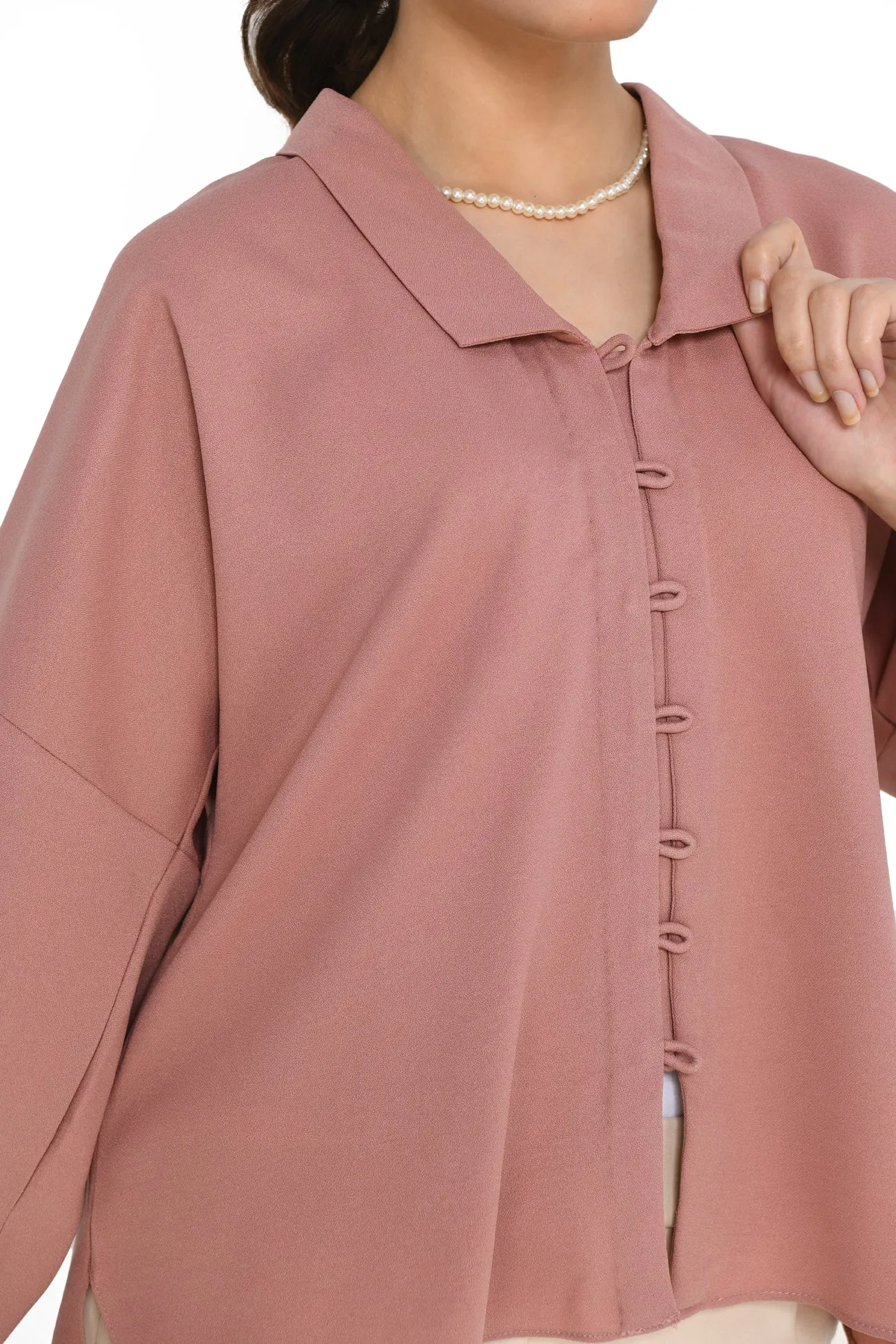 BLOUSE WITH COLLAR