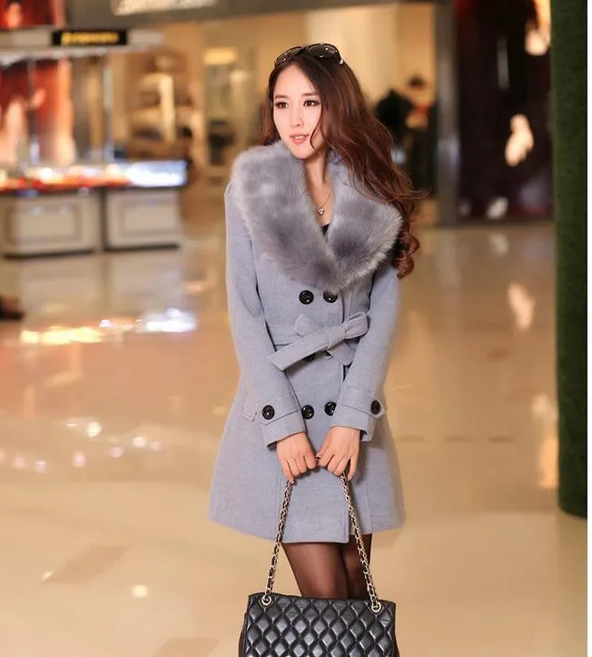 DOUBLE-BREASTED WOOL COAT WITH FUR COLLAR