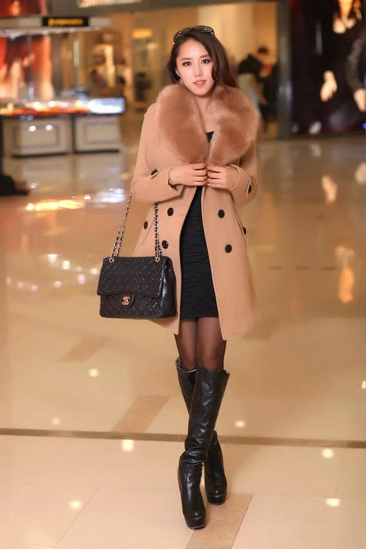 DOUBLE-BREASTED WOOL COAT WITH FUR COLLAR