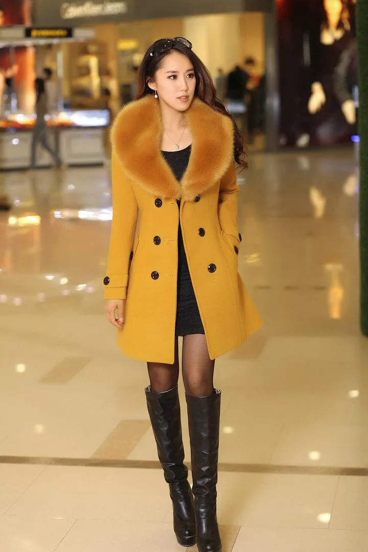 DOUBLE-BREASTED WOOL COAT WITH FUR COLLAR