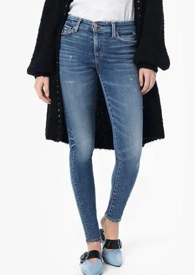 Joe's Jeans The Icon Mid-Rise Skinny in Georgina