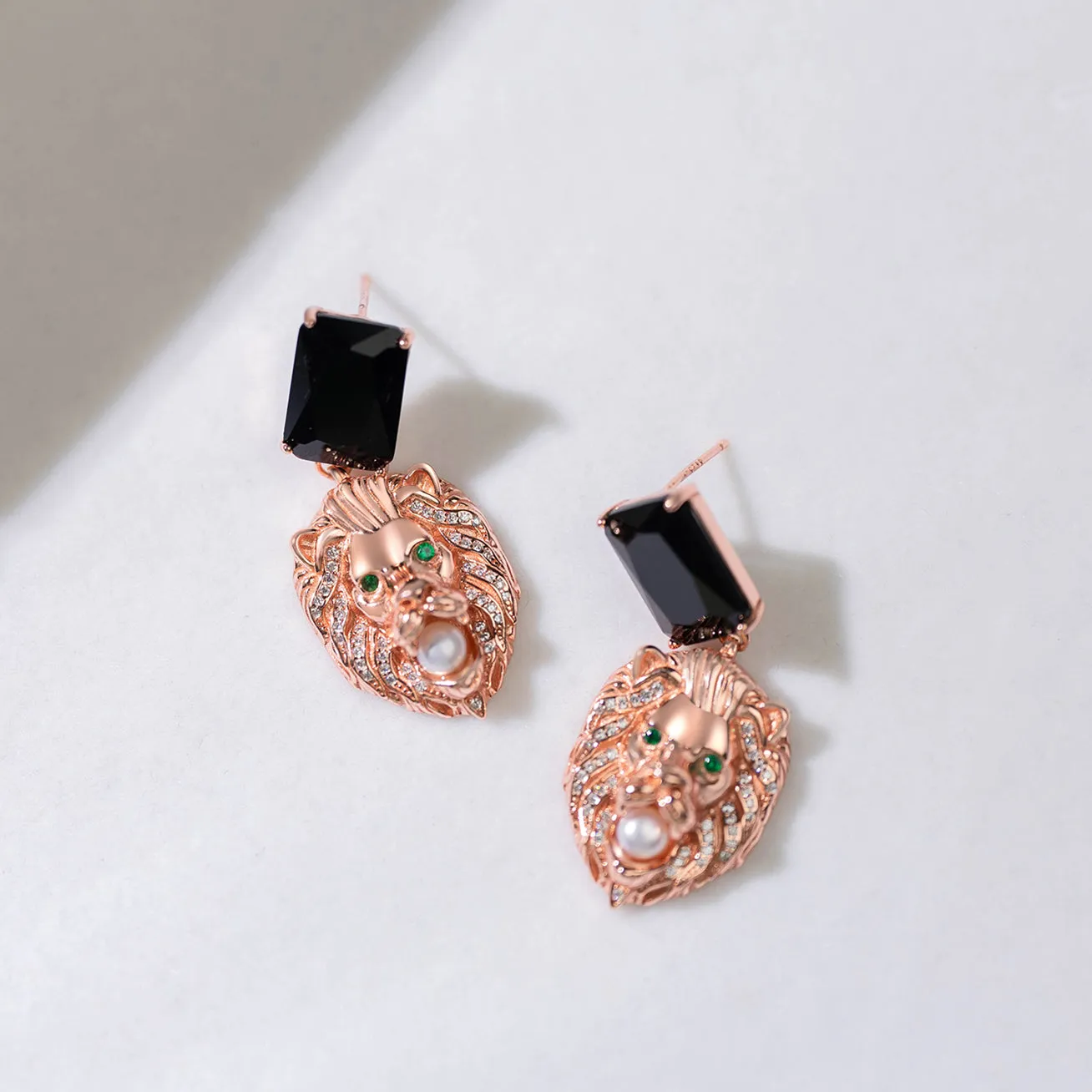 Merlion Freshwater Pearl Earrings WE00214 | New Yorker